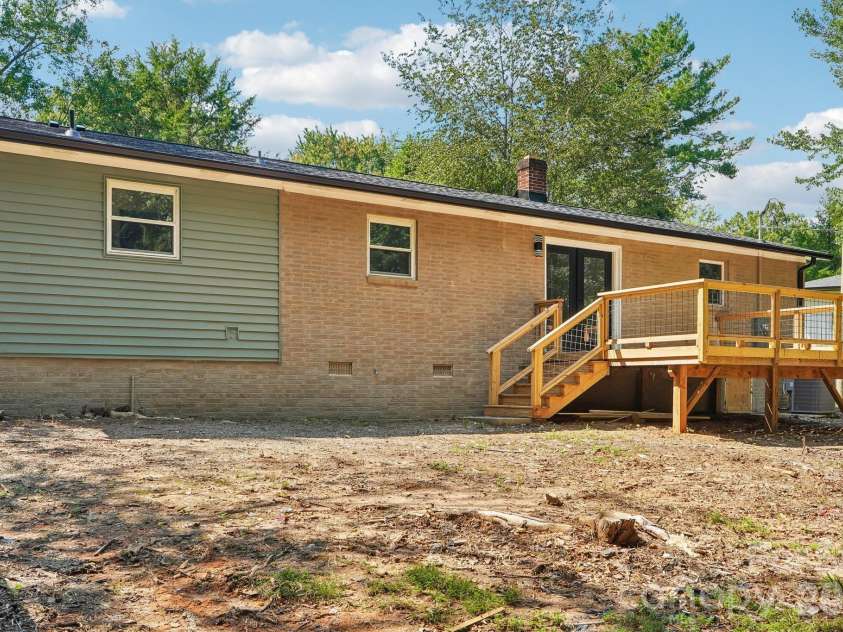 539 Frank Drive, Charlotte, NC 28215.  MLS# CAR4424356, YatesRealty ID 51186. 