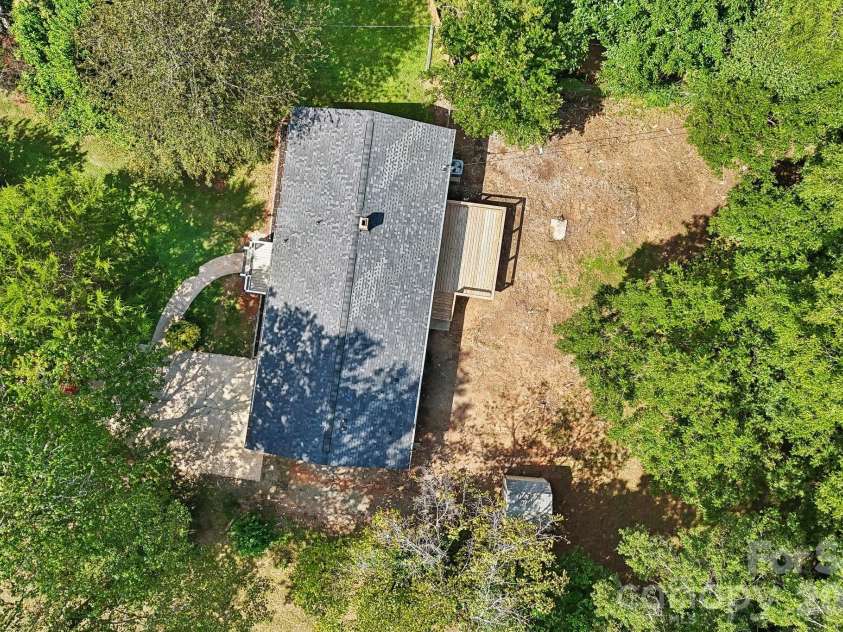 539 Frank Drive, Charlotte, NC 28215.  MLS# CAR4424356, YatesRealty ID 51186. 