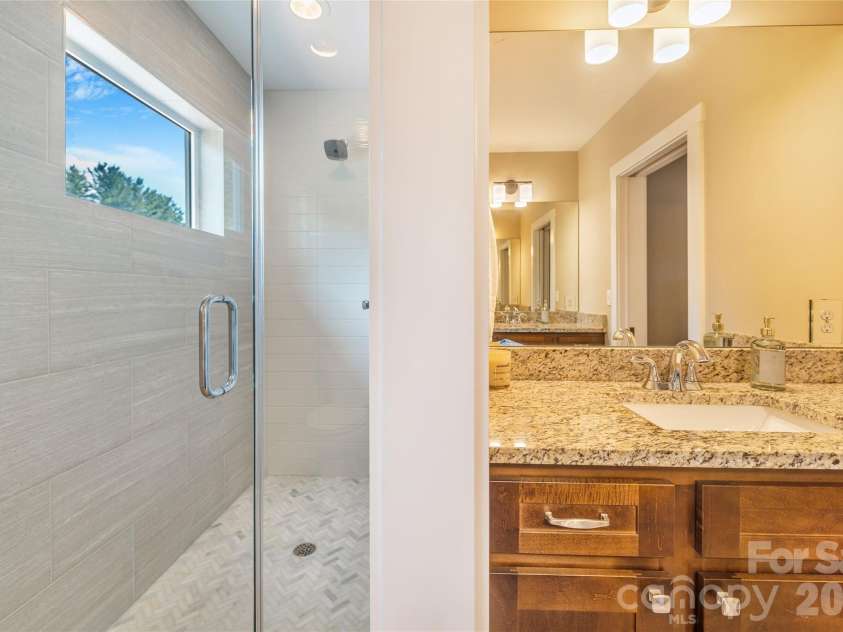 27 Hubbard Avenue, Asheville, NC 28806.  MLS# CAR4416659, YatesRealty ID 51187. 