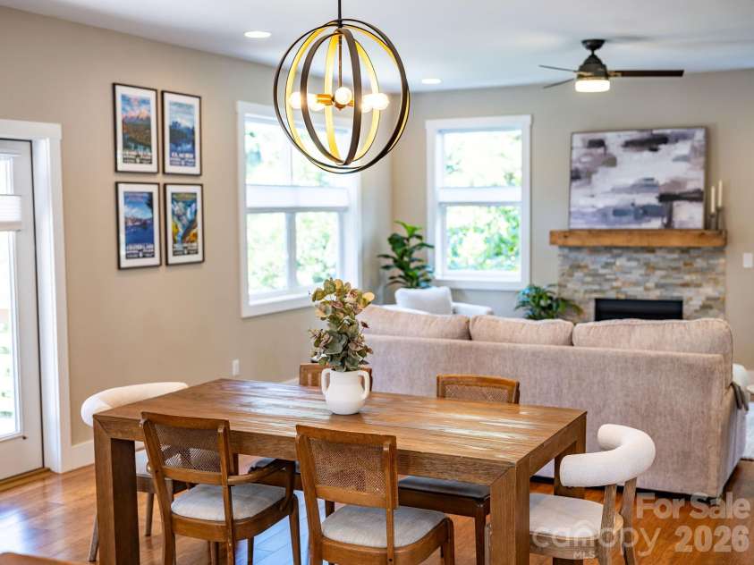 27 Hubbard Avenue, Asheville, NC 28806.  MLS# CAR4416659, YatesRealty ID 51187. Dining