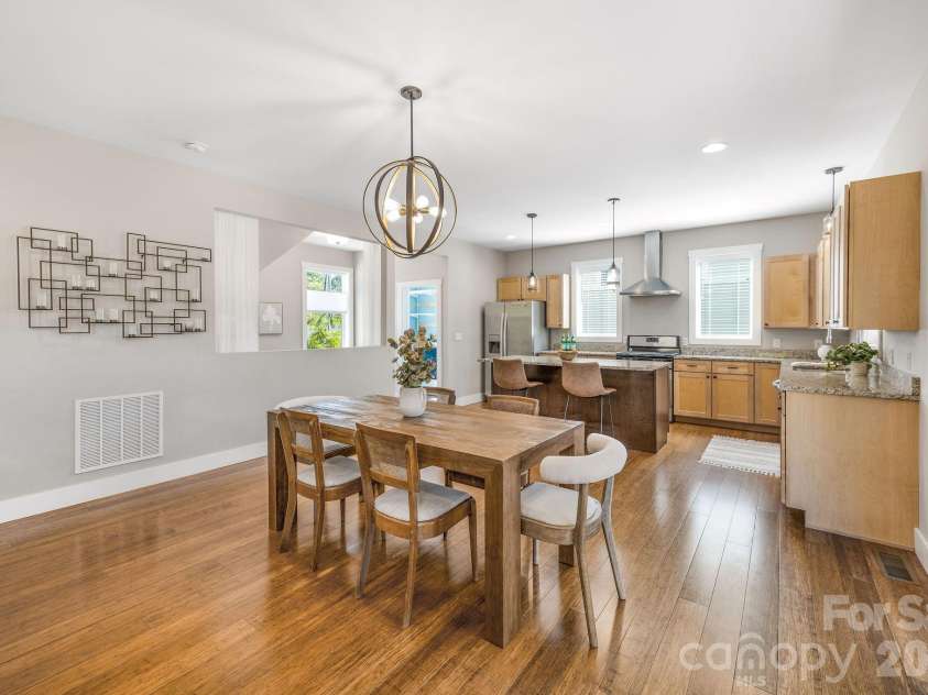 27 Hubbard Avenue, Asheville, NC 28806.  MLS# CAR4416659, YatesRealty ID 51187. Dining
