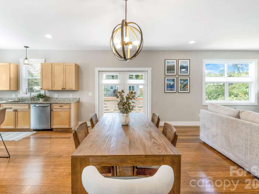 27 Hubbard Avenue, Asheville, NC 28806.  MLS# CAR4416659, YatesRealty ID 51187. Dining Area