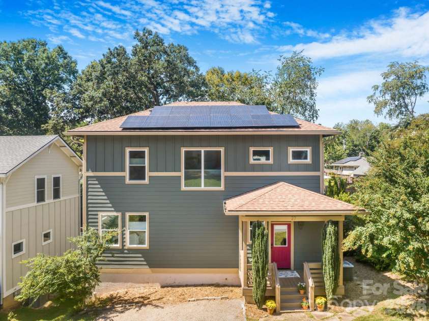 27 Hubbard Avenue, Asheville, NC 28806.  MLS# CAR4416659, YatesRealty ID 51187. Front 0f House
