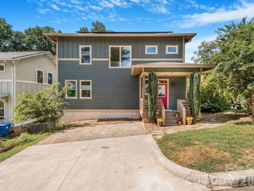 27 Hubbard Avenue, Asheville, NC 28806.  MLS# CAR4416659, YatesRealty ID 51187. Front 0f House