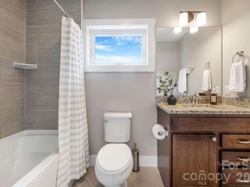 27 Hubbard Avenue, Asheville, NC 28806.  MLS# CAR4416659, YatesRealty ID 51187. Full Bath / second level