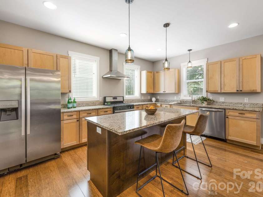 27 Hubbard Avenue, Asheville, NC 28806.  MLS# CAR4416659, YatesRealty ID 51187. Kitchen