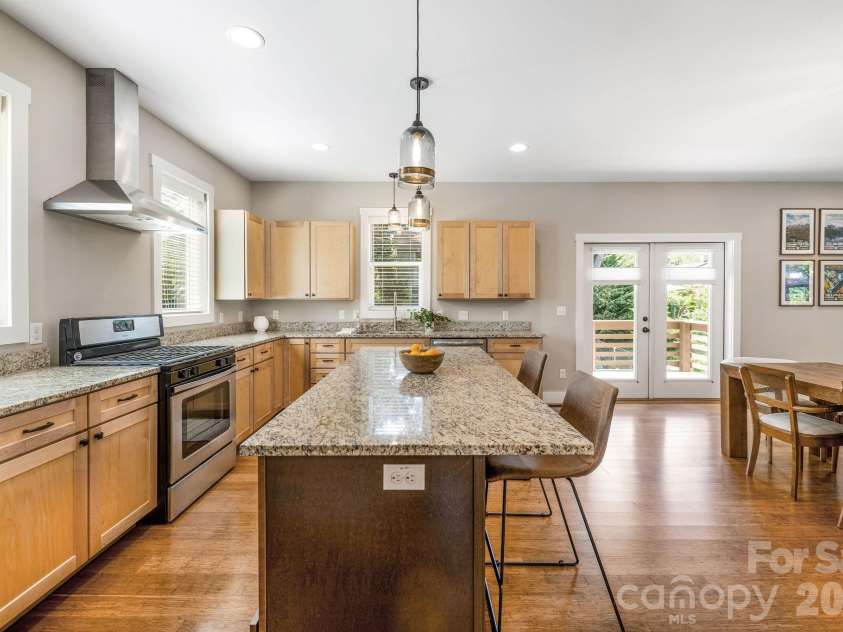 27 Hubbard Avenue, Asheville, NC 28806.  MLS# CAR4416659, YatesRealty ID 51187. Kitchen