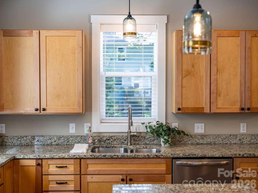 27 Hubbard Avenue, Asheville, NC 28806.  MLS# CAR4416659, YatesRealty ID 51187. Kitchen