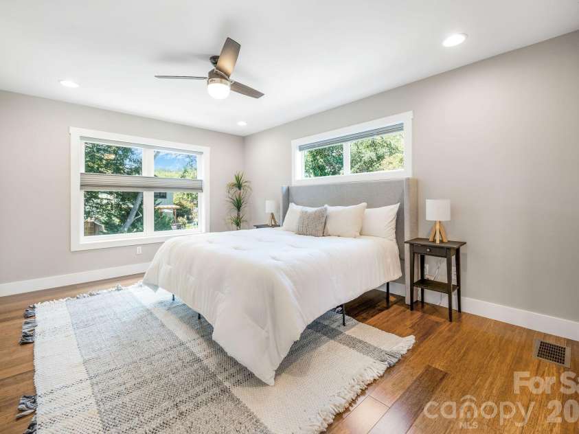 27 Hubbard Avenue, Asheville, NC 28806.  MLS# CAR4416659, YatesRealty ID 51187. Primary Bedroom / second level