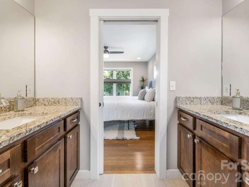 27 Hubbard Avenue, Asheville, NC 28806.  MLS# CAR4416659, YatesRealty ID 51187. Primary en suite bath/ second level