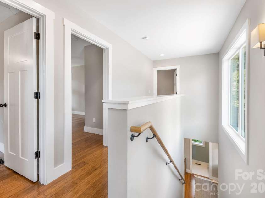27 Hubbard Avenue, Asheville, NC 28806.  MLS# CAR4416659, YatesRealty ID 51187. Second level Hallway