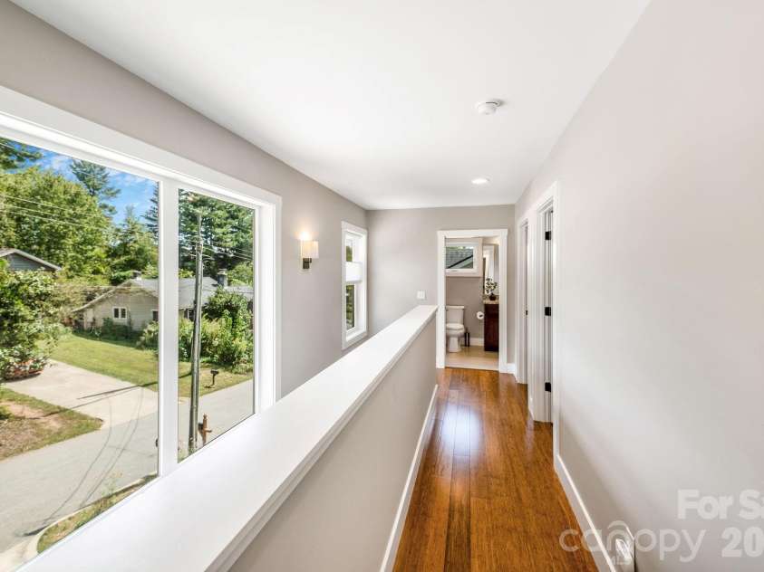 27 Hubbard Avenue, Asheville, NC 28806.  MLS# CAR4416659, YatesRealty ID 51187. Second level Hallway
