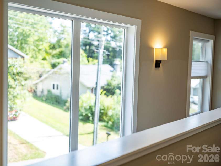 27 Hubbard Avenue, Asheville, NC 28806.  MLS# CAR4416659, YatesRealty ID 51187. Second level Hallway
