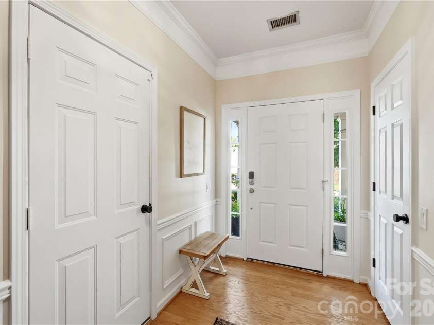 5325 Dockery Drive, Charlotte, NC 28209.  MLS# CAR4424752, YatesRealty ID 51188. 