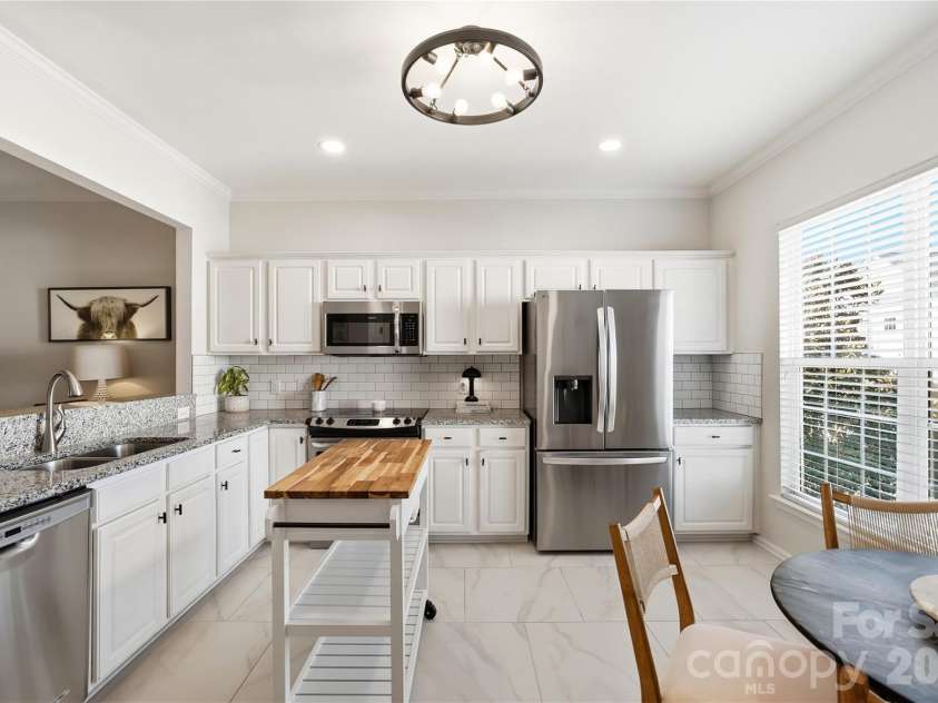 5325 Dockery Drive, Charlotte, NC 28209.  MLS# CAR4424752, YatesRealty ID 51188. 