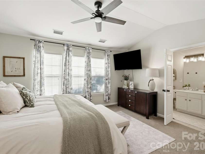 5325 Dockery Drive, Charlotte, NC 28209.  MLS# CAR4424752, YatesRealty ID 51188. 