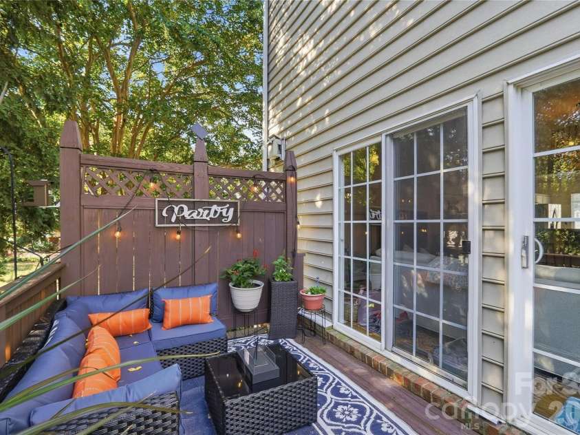 5325 Dockery Drive, Charlotte, NC 28209.  MLS# CAR4424752, YatesRealty ID 51188. 