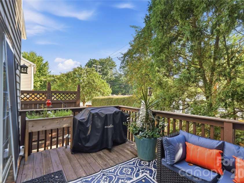 5325 Dockery Drive, Charlotte, NC 28209.  MLS# CAR4424752, YatesRealty ID 51188. 