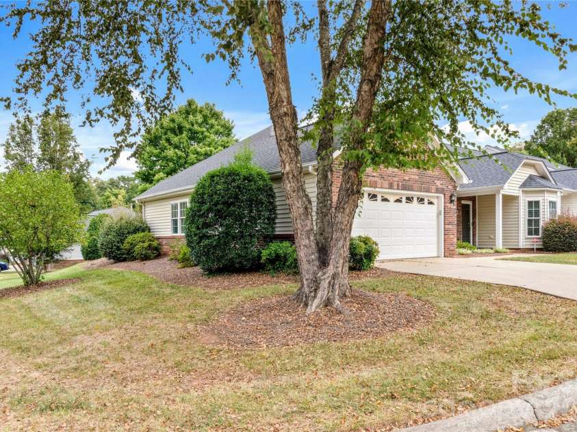 106 Miller Pointe Way, Winston Salem, NC 27106.  MLS# CAR4425145, YatesRealty ID 51189. 