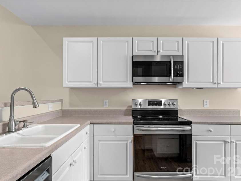 106 Miller Pointe Way, Winston Salem, NC 27106.  MLS# CAR4425145, YatesRealty ID 51189. 