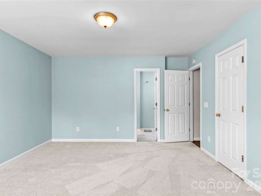 106 Miller Pointe Way, Winston Salem, NC 27106.  MLS# CAR4425145, YatesRealty ID 51189. 