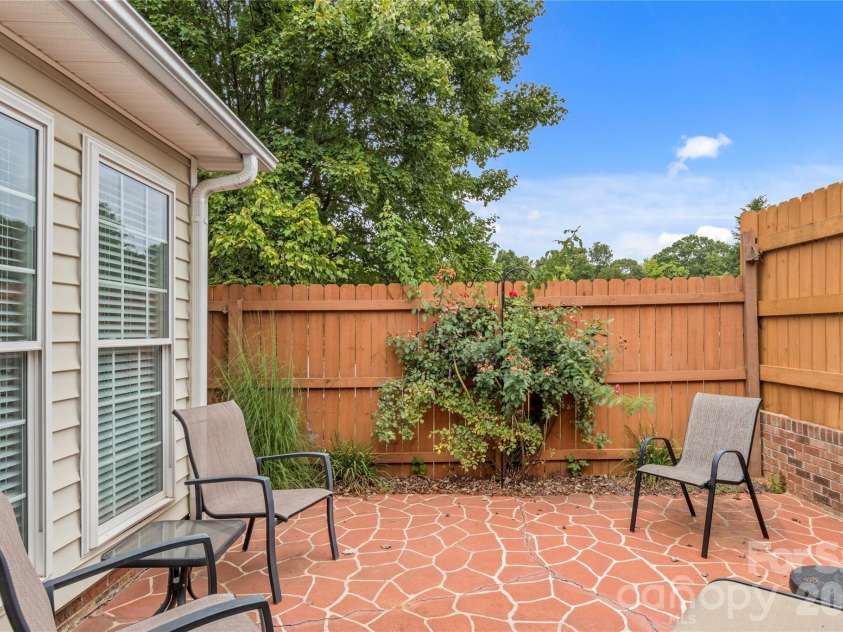 106 Miller Pointe Way, Winston Salem, NC 27106.  MLS# CAR4425145, YatesRealty ID 51189. 