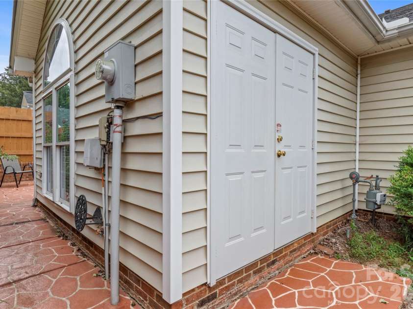 106 Miller Pointe Way, Winston Salem, NC 27106.  MLS# CAR4425145, YatesRealty ID 51189. 