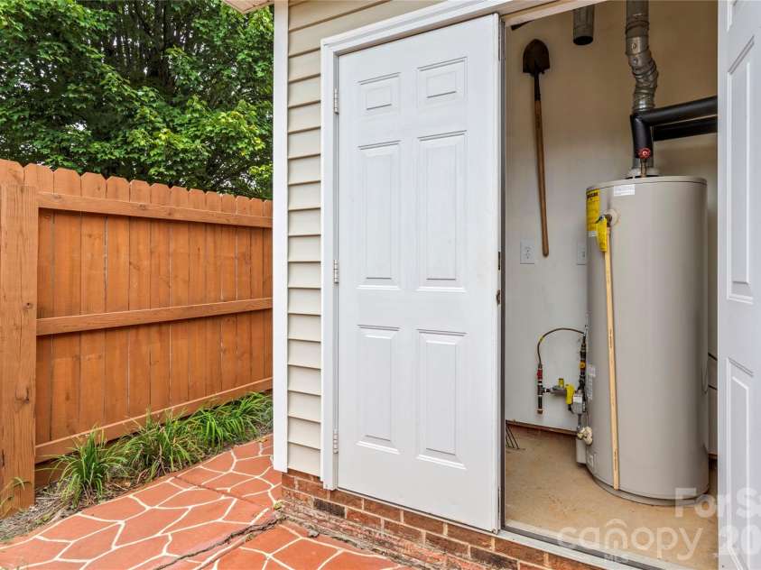106 Miller Pointe Way, Winston Salem, NC 27106.  MLS# CAR4425145, YatesRealty ID 51189. 