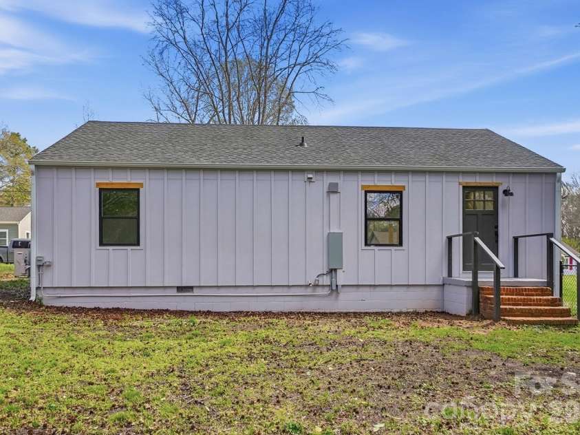 424 Keels Avenue, Rock Hill, SC 29730.  MLS# CAR4358649, YatesRealty ID 5119. 