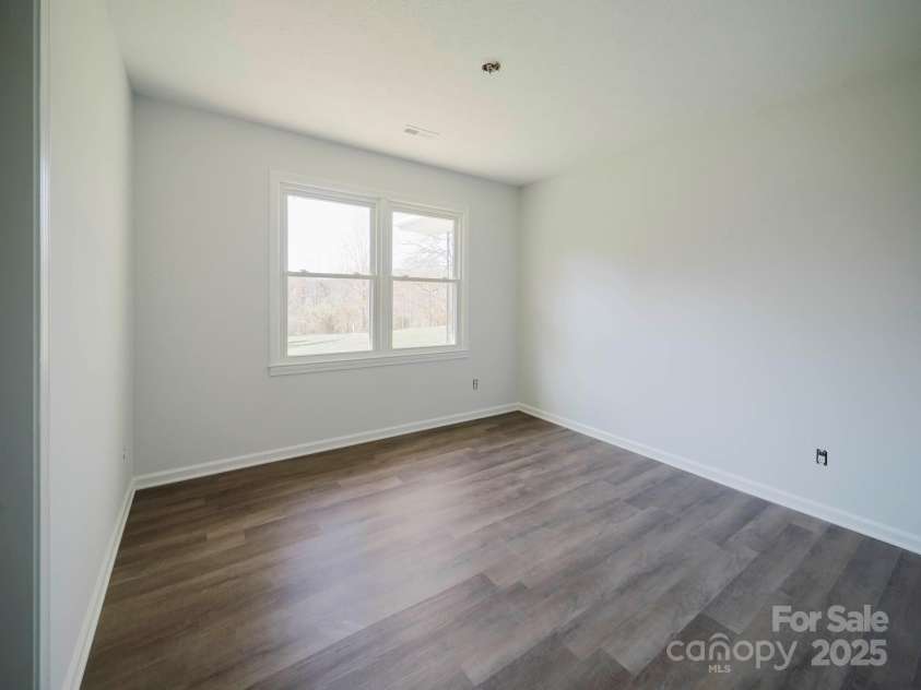 85,89 Old Farm Circle, Hendersonville, NC 28792.  MLS# CAR4195496, YatesRealty ID 5119. 