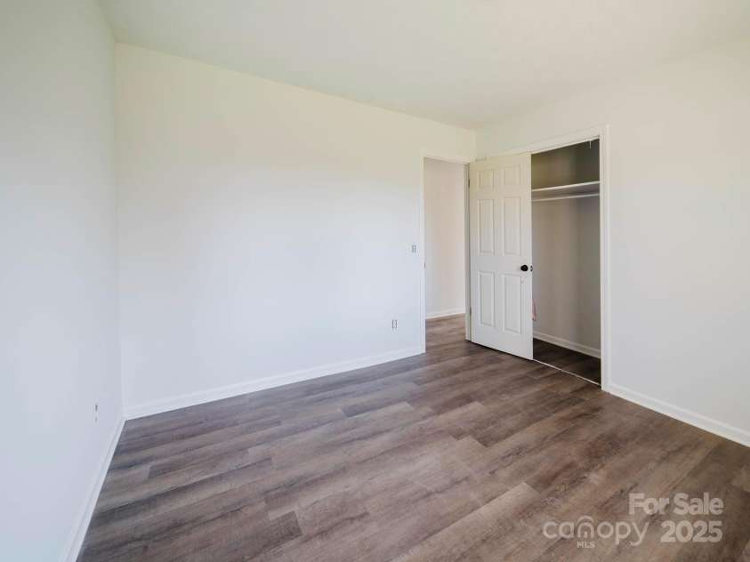 85,89 Old Farm Circle, Hendersonville, NC 28792.  MLS# CAR4195496, YatesRealty ID 5119. 