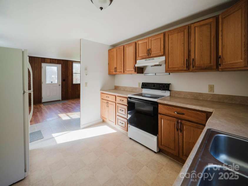 85,89 Old Farm Circle, Hendersonville, NC 28792.  MLS# CAR4195496, YatesRealty ID 5119. 