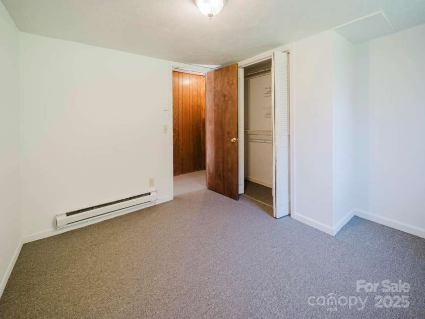 85,89 Old Farm Circle, Hendersonville, NC 28792.  MLS# CAR4195496, YatesRealty ID 5119. 