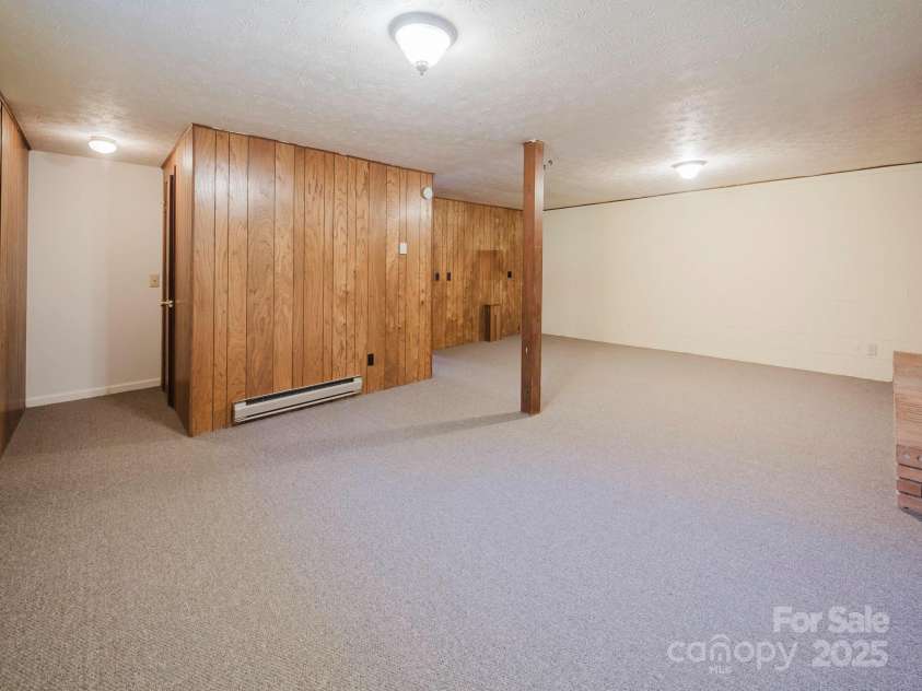 85,89 Old Farm Circle, Hendersonville, NC 28792.  MLS# CAR4195496, YatesRealty ID 5119. 