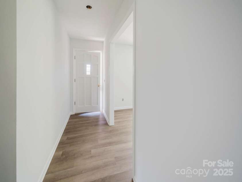 85,89 Old Farm Circle, Hendersonville, NC 28792.  MLS# CAR4195496, YatesRealty ID 5119. Foyer