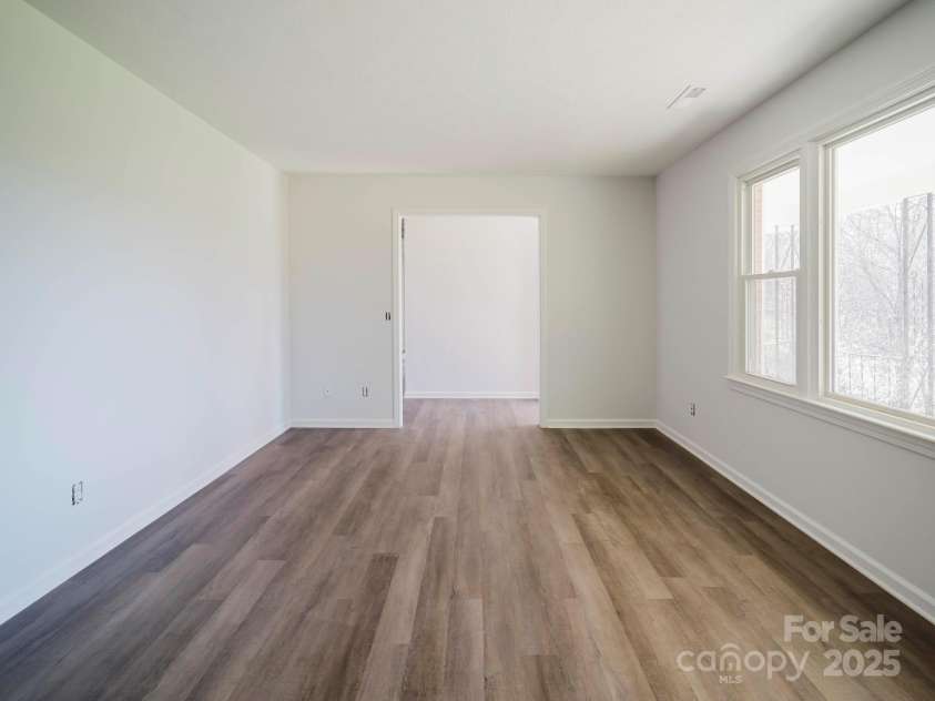 85,89 Old Farm Circle, Hendersonville, NC 28792.  MLS# CAR4195496, YatesRealty ID 5119. Living room