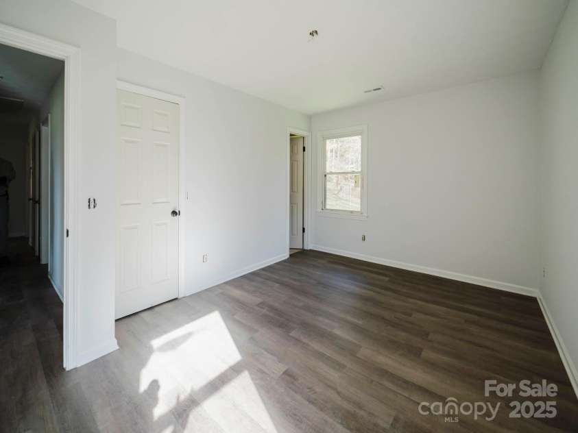 85,89 Old Farm Circle, Hendersonville, NC 28792.  MLS# CAR4195496, YatesRealty ID 5119. Primary bedroom with ensuite bath