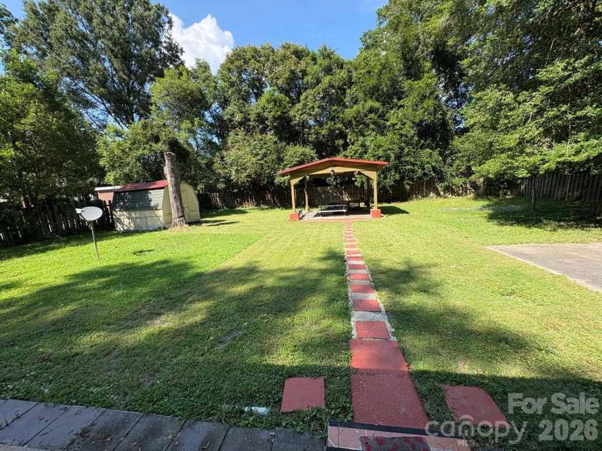 818 Hillcrest Avenue, Gastonia, NC 28052.  MLS# CAR4424650, YatesRealty ID 51192. BACKDOOR TO THE BACKYARD