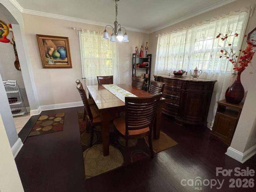818 Hillcrest Avenue, Gastonia, NC 28052.  MLS# CAR4424650, YatesRealty ID 51192. DINING ROOM