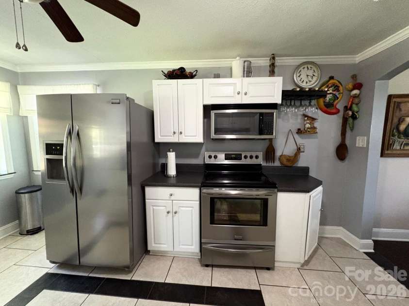 818 Hillcrest Avenue, Gastonia, NC 28052.  MLS# CAR4424650, YatesRealty ID 51192. KITCHEN