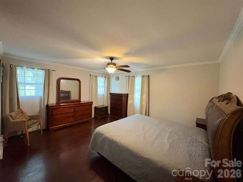 818 Hillcrest Avenue, Gastonia, NC 28052.  MLS# CAR4424650, YatesRealty ID 51192. MAIN ROOM
