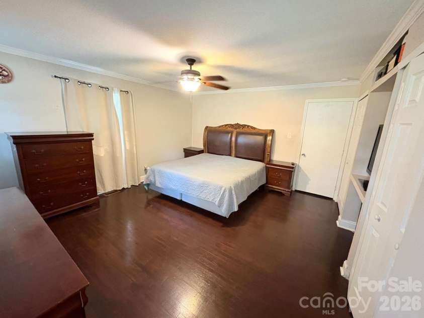 818 Hillcrest Avenue, Gastonia, NC 28052.  MLS# CAR4424650, YatesRealty ID 51192. MAIN ROOM