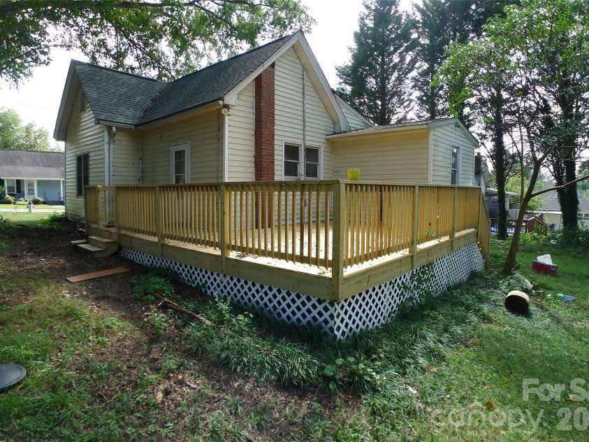 161 Center Street, Cooleemee, NC 27014.  MLS# CAR4425308, YatesRealty ID 51193. 