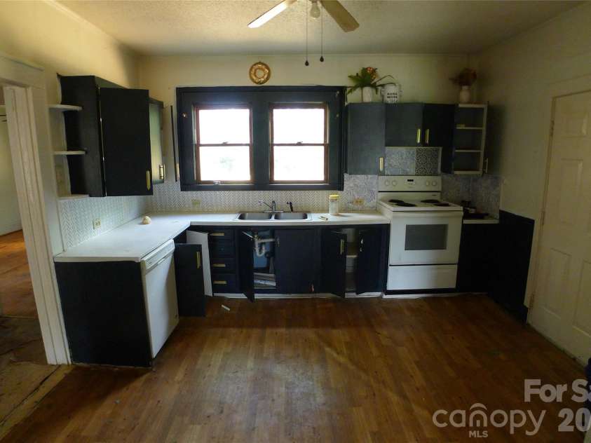 161 Center Street, Cooleemee, NC 27014.  MLS# CAR4425308, YatesRealty ID 51193. 