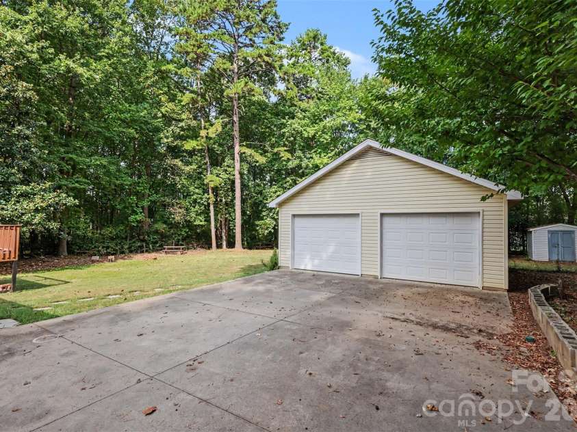 248 Hillcrest Avenue, Rock Hill, SC 29732.  MLS# CAR4425348, YatesRealty ID 51194. 24 x 24 garage!