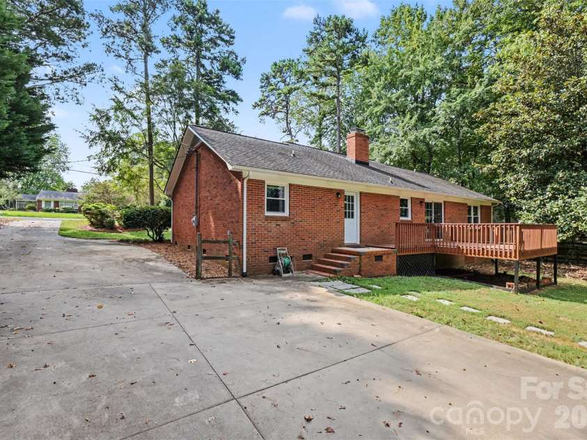 248 Hillcrest Avenue, Rock Hill, SC 29732.  MLS# CAR4425348, YatesRealty ID 51194. Ample parking space for all!