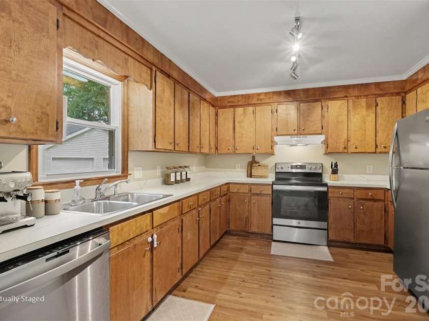 248 Hillcrest Avenue, Rock Hill, SC 29732.  MLS# CAR4425348, YatesRealty ID 51194. Efficient layout in the kitchen with window overlooking the bak yard.