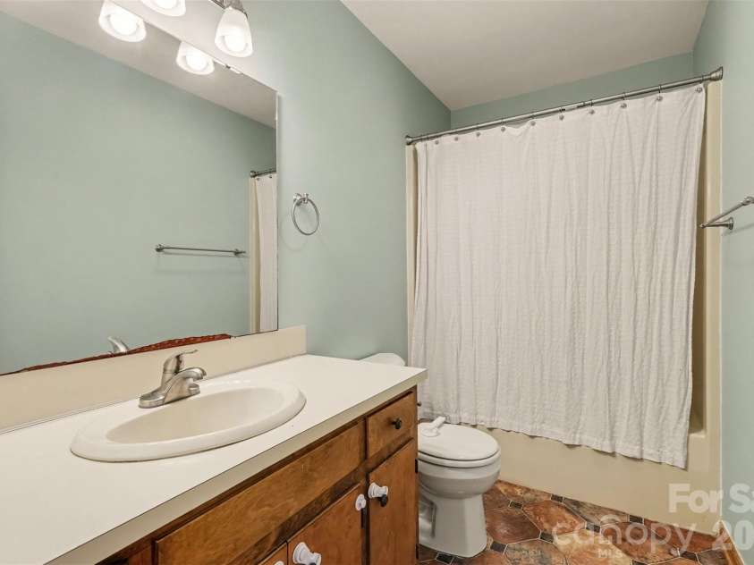 248 Hillcrest Avenue, Rock Hill, SC 29732.  MLS# CAR4425348, YatesRealty ID 51194. Guest Bath