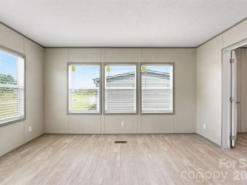 807 EagleView Lane, Lawndale, NC 28090.  MLS# CAR4424915, YatesRealty ID 51195. 