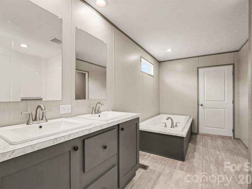 807 EagleView Lane, Lawndale, NC 28090.  MLS# CAR4424915, YatesRealty ID 51195. 
